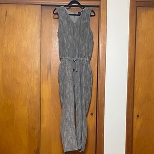 100% Silk Gray Sleeveless Jumpsuit Black Chain Link Pattern Pockets Drawstring